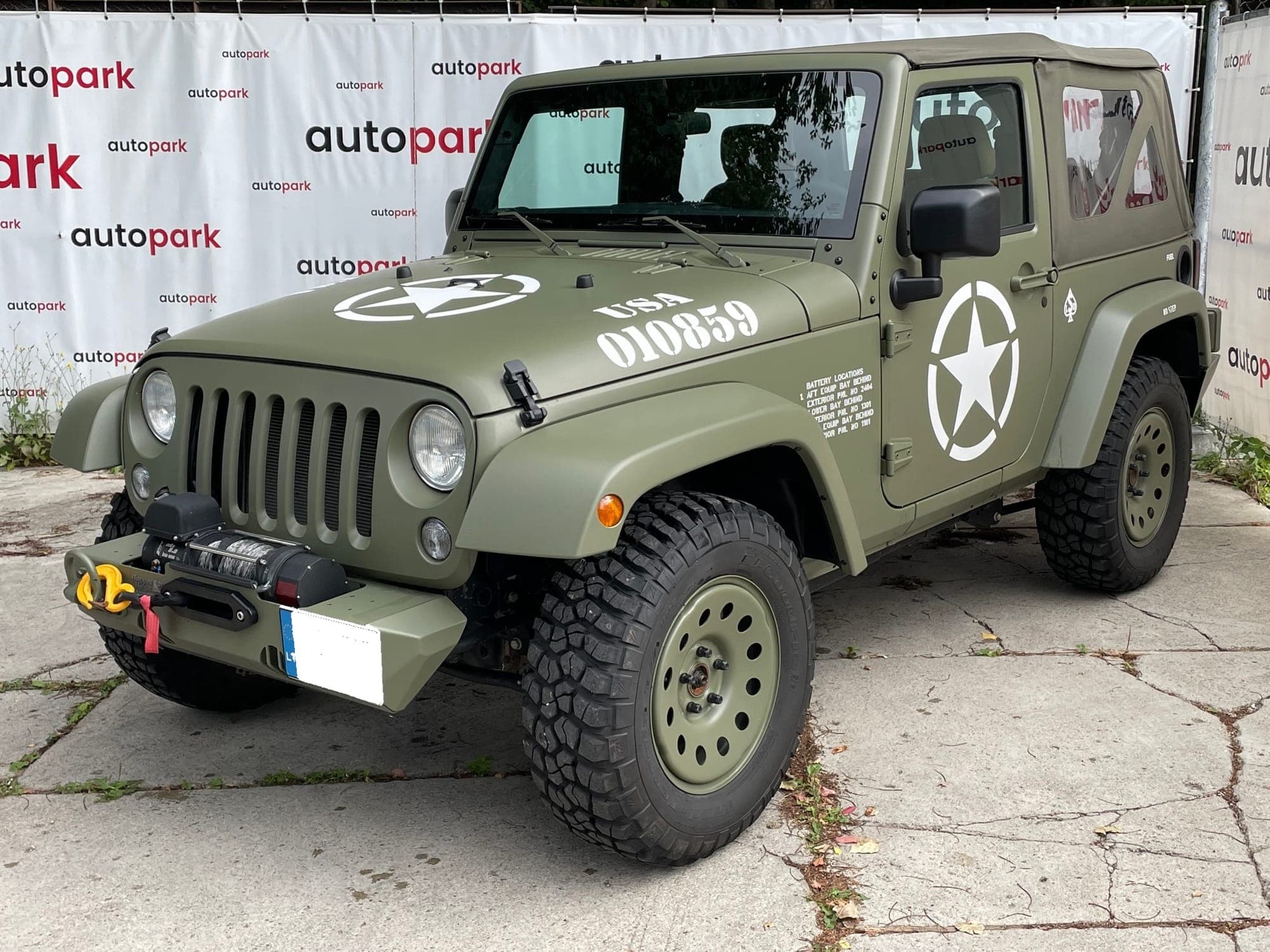Jeep Wrangler Sahara Edition — nuotrauka 1/15